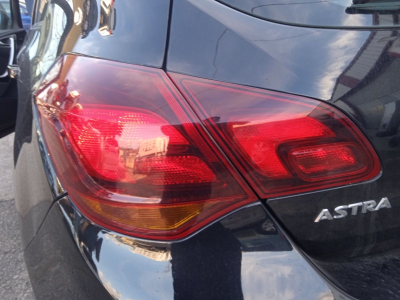 opel astra j (p10) del año 2010