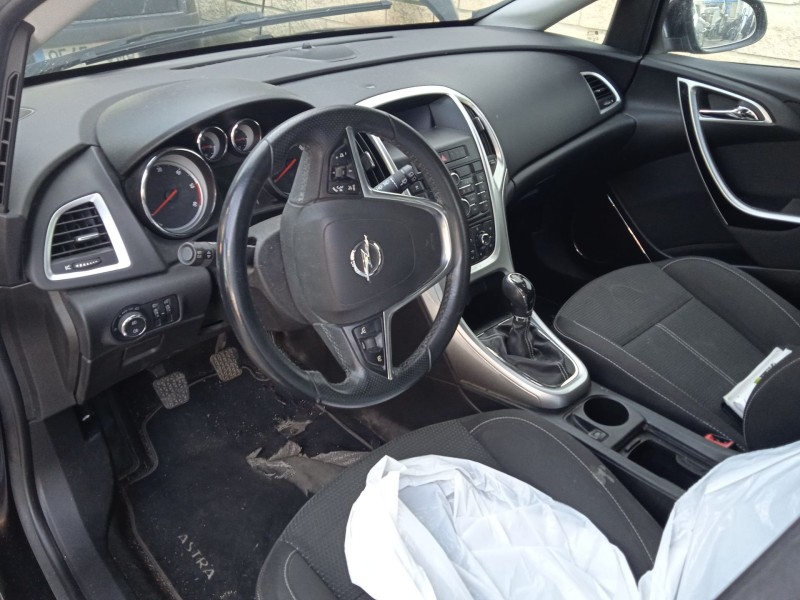 opel astra j (p10) del año 2010