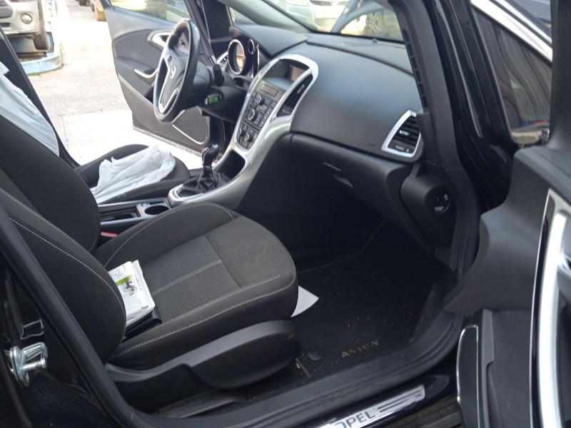 opel astra j (p10) del año 2010