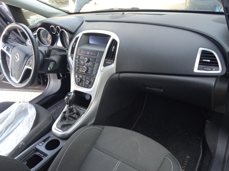 opel astra j (p10) del año 2010