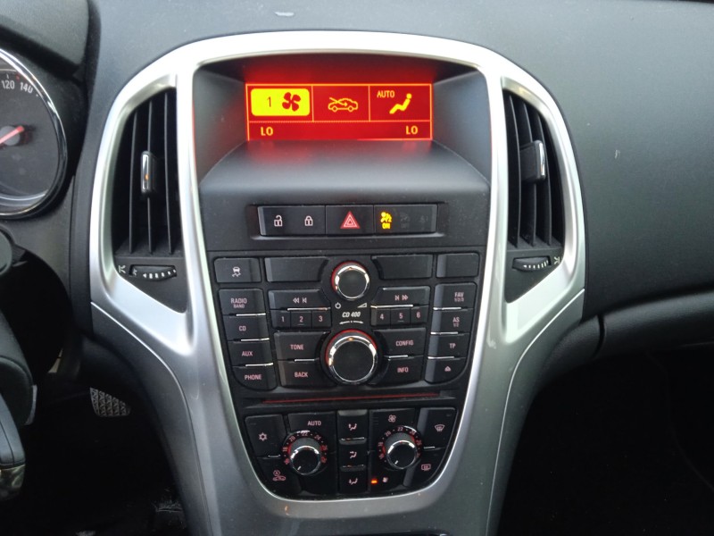 opel astra j (p10) del año 2010