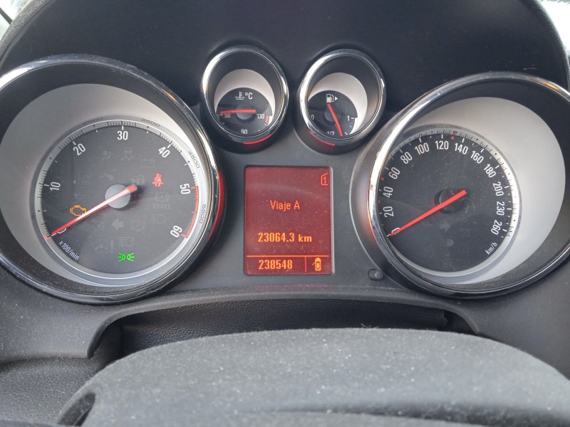 opel astra j (p10) del año 2010