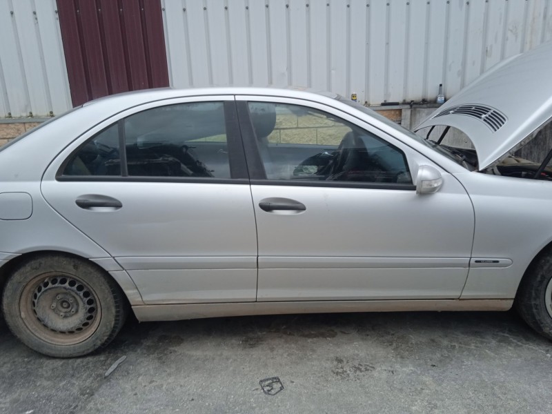 mercedes-benz clase c (w203) del año 2003