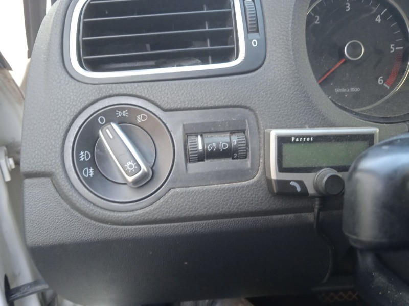 volkswagen polo v (6r1, 6c1) del año 2010