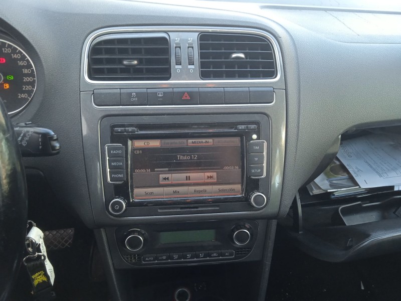 volkswagen polo v (6r1, 6c1) del año 2010