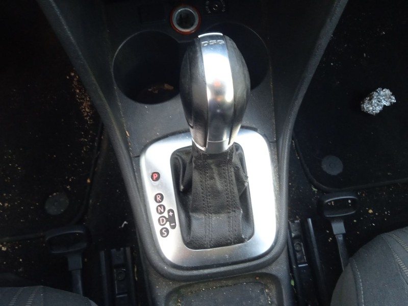 volkswagen polo v (6r1, 6c1) del año 2010