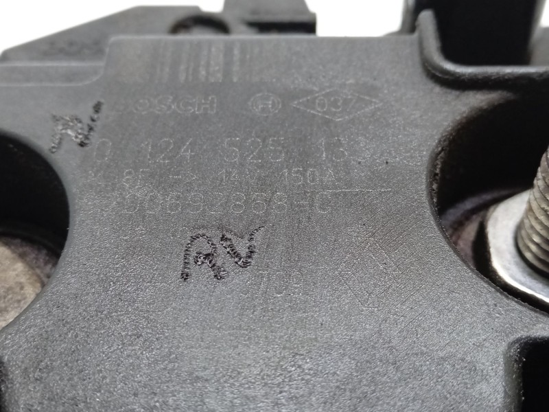 Recambio de alternador para renault master ii furgoneta (fd) 2.5 dci referencia OEM IAM 8200692868 0124525133 