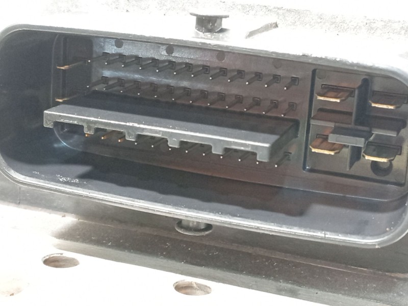 Recambio de abs para toyota yaris hsd active referencia OEM IAM 4721052480 4727047030 