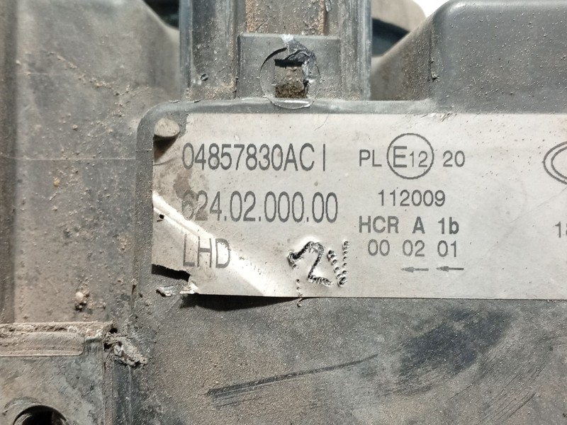 Recambio de faro derecho para chrysler voyager iv (rg, rs) 2.5 crd referencia OEM IAM 04857830AC  6240200000