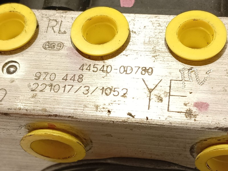 Recambio de abs para toyota yaris (_p21_, _pa1_, _ph1_) 1.5 hybrid (mxph10) referencia OEM IAM 445400D780 0265957151 970448