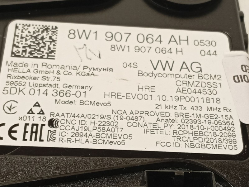 Recambio de centralita confort para audi e-tron (gen) 50 quattro referencia OEM IAM 8W1907064AH  5DK014366