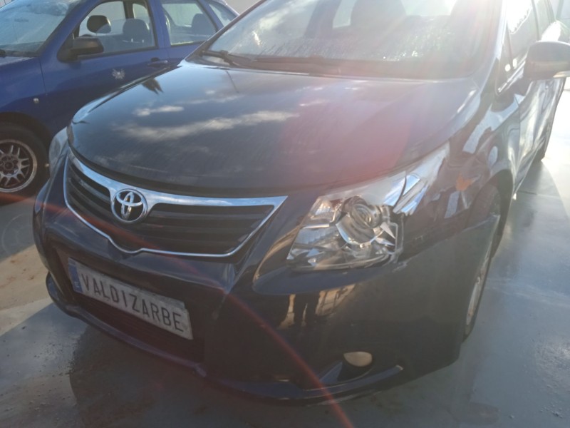 toyota avensis sedán (_t27_) del año 2009