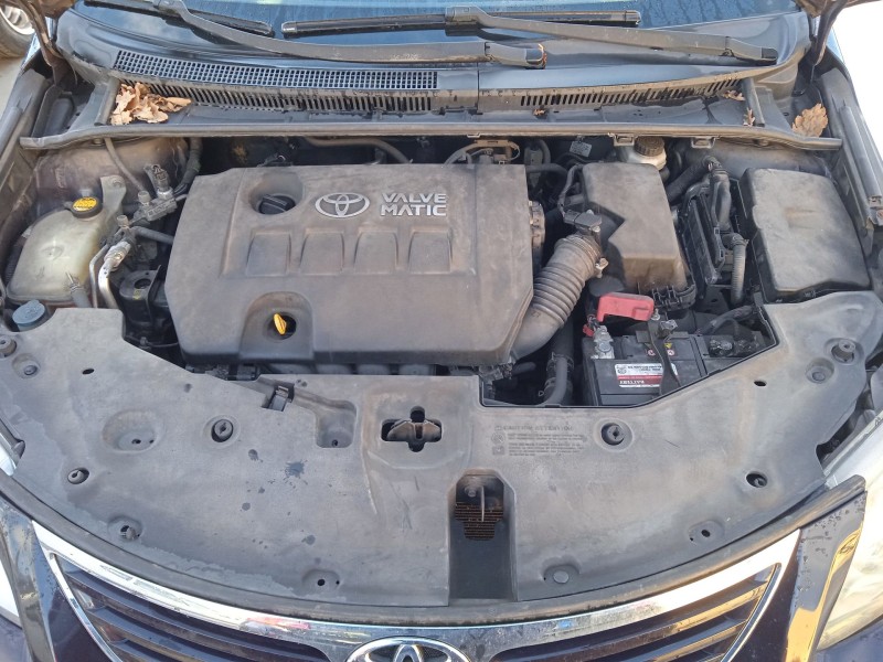 toyota avensis sedán (_t27_) del año 2009