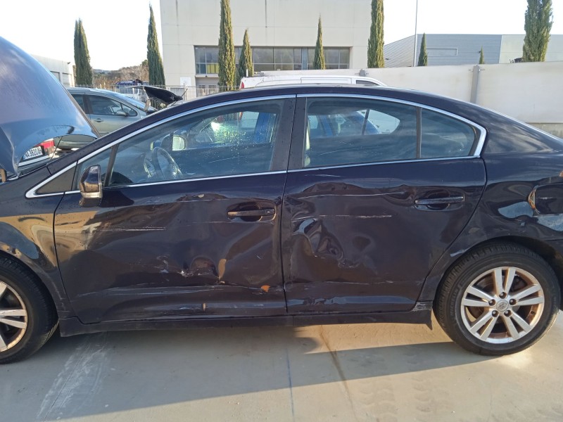 toyota avensis sedán (_t27_) del año 2009