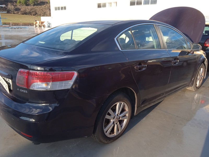 toyota avensis sedán (_t27_) del año 2009
