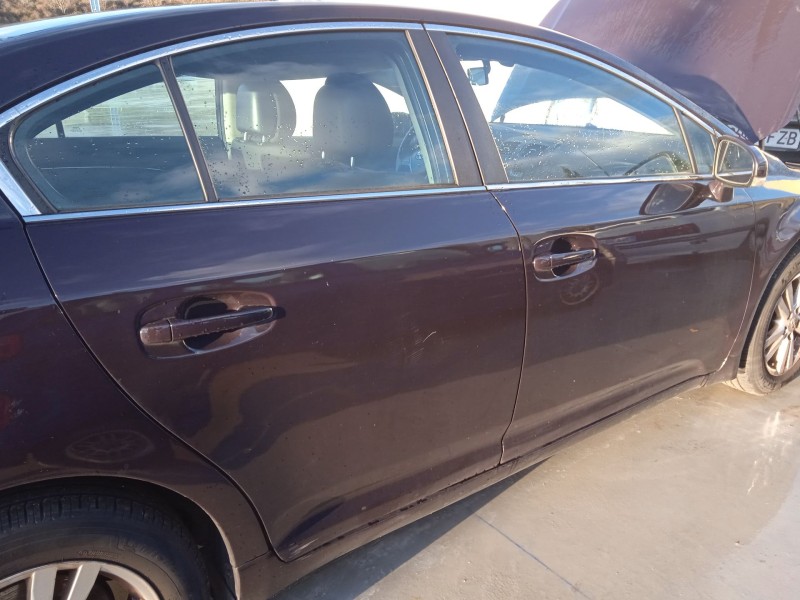 toyota avensis sedán (_t27_) del año 2009