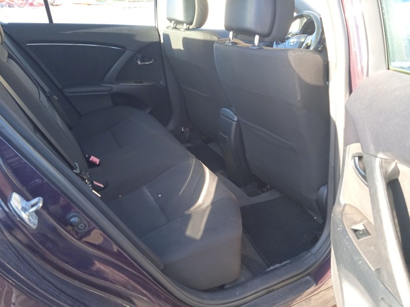 toyota avensis sedán (_t27_) del año 2009