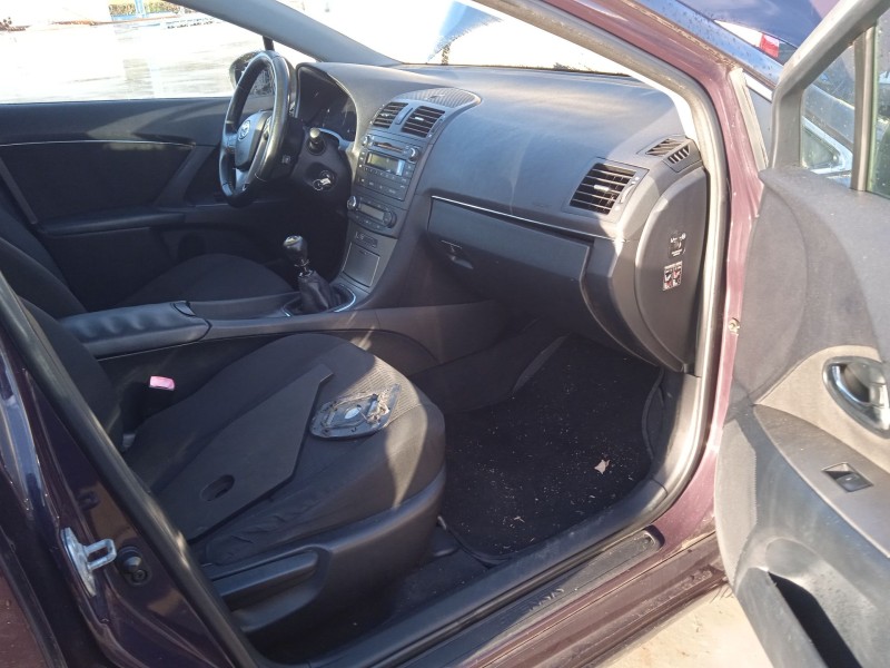 toyota avensis sedán (_t27_) del año 2009