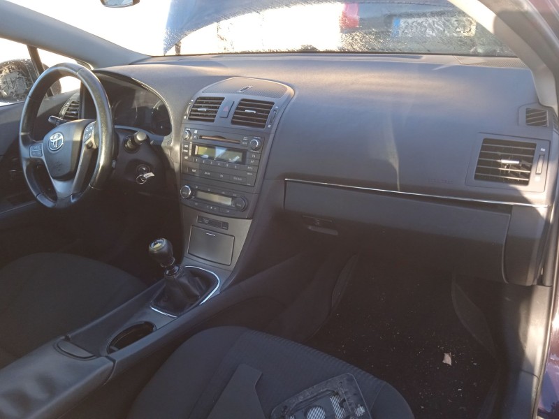 toyota avensis sedán (_t27_) del año 2009