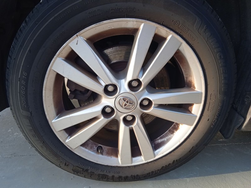 toyota avensis sedán (_t27_) del año 2009