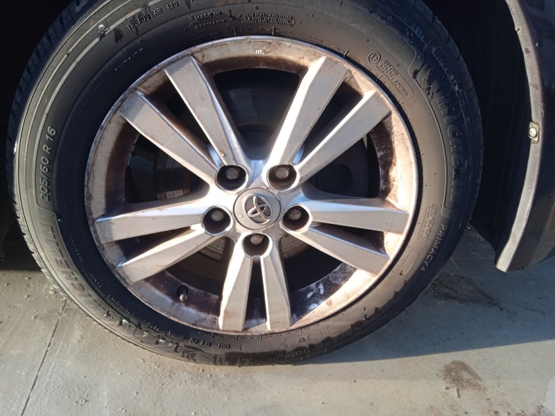 toyota avensis sedán (_t27_) del año 2009