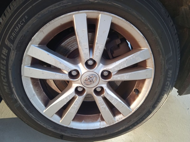 toyota avensis sedán (_t27_) del año 2009