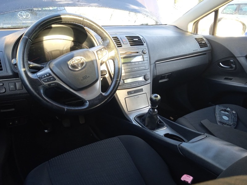 toyota avensis sedán (_t27_) del año 2009