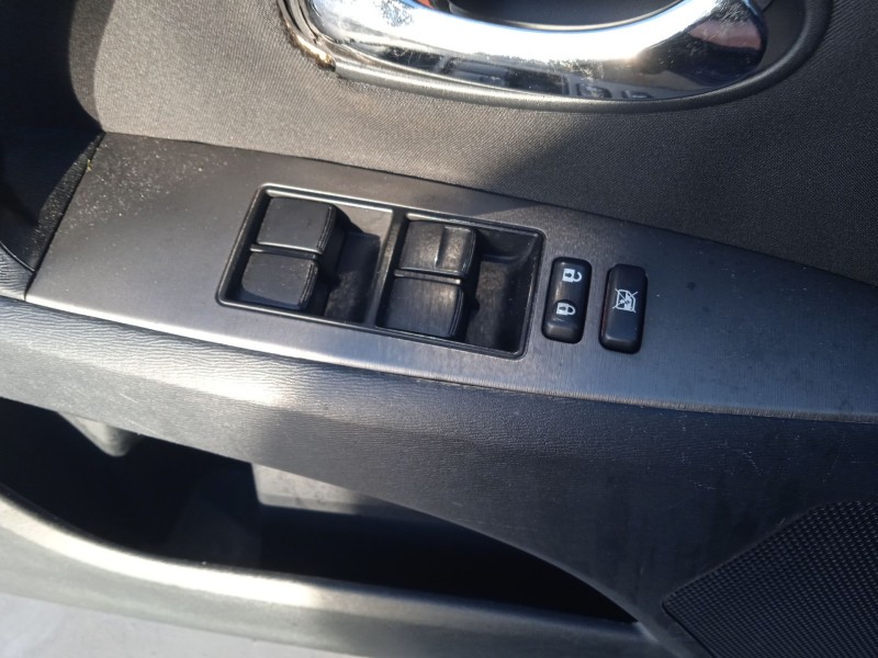 toyota avensis sedán (_t27_) del año 2009