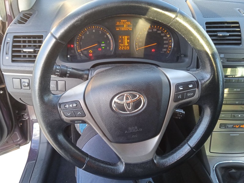 toyota avensis sedán (_t27_) del año 2009