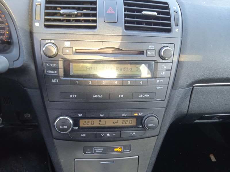 toyota avensis sedán (_t27_) del año 2009