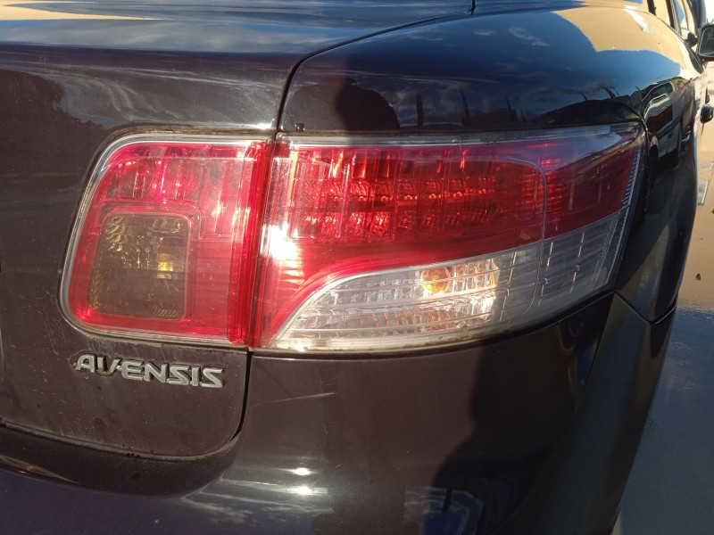 toyota avensis sedán (_t27_) del año 2009