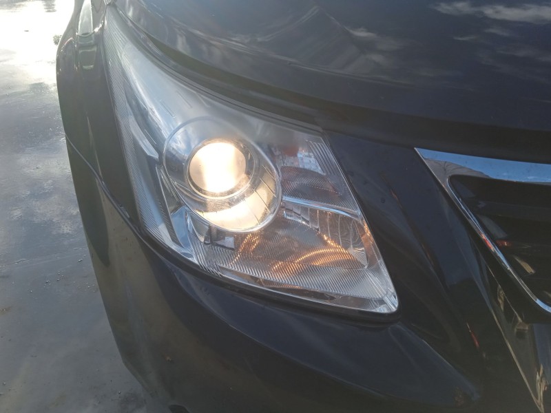 toyota avensis sedán (_t27_) del año 2009