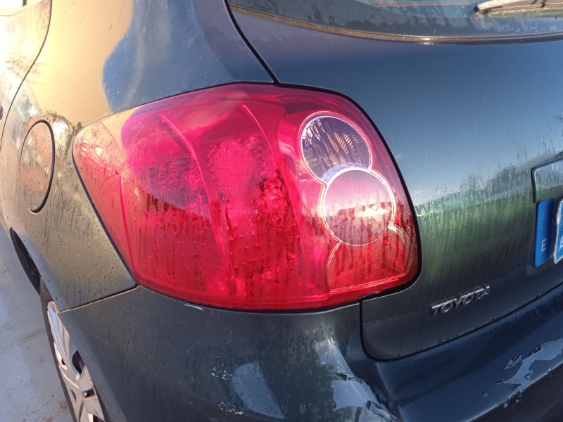 toyota auris (_e15_) del año 2008