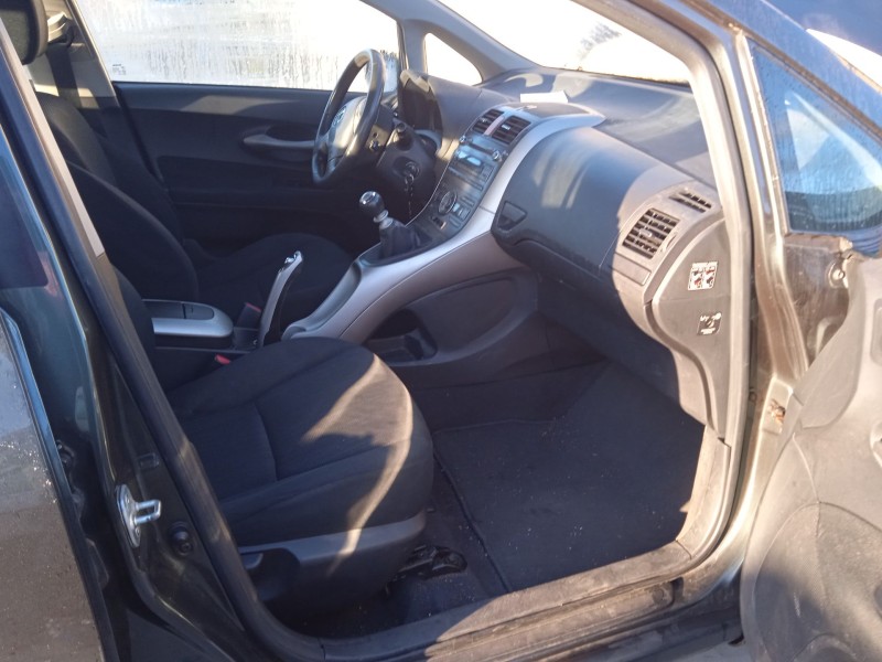 toyota auris (_e15_) del año 2008