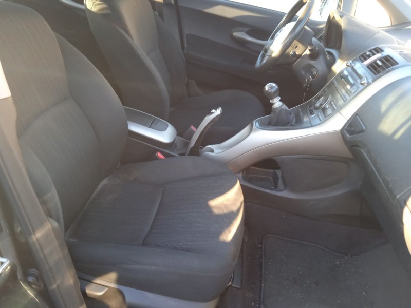 toyota auris (_e15_) del año 2008