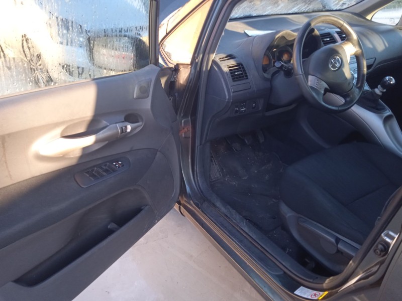 toyota auris (_e15_) del año 2008