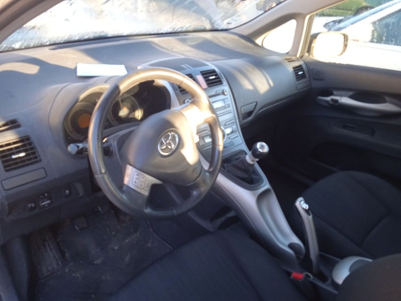 toyota auris (_e15_) del año 2008