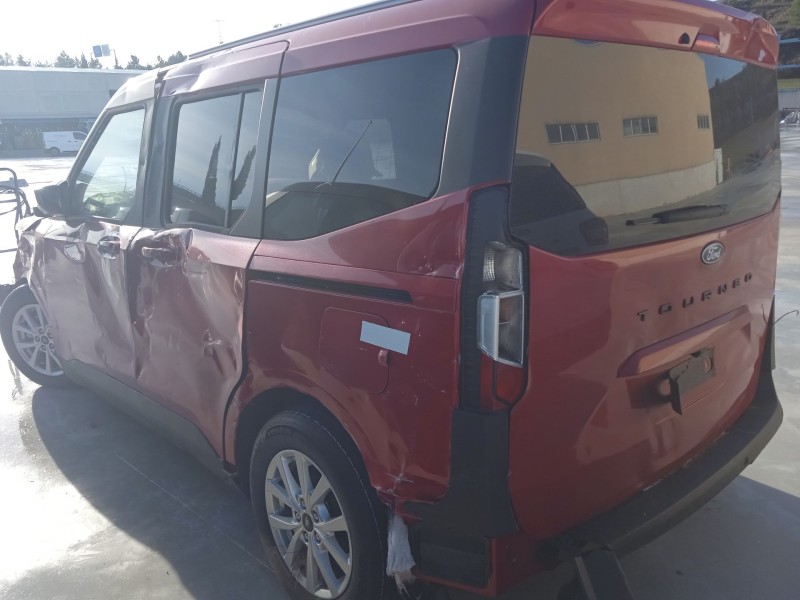 ford tourneo courier del año 2024