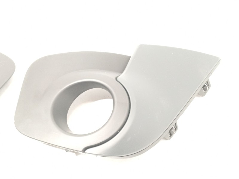 Recambio de rejilla paragolpes delantero para renault twingo ii (cn0_) 1.2 16v (cn0k, cn0v) referencia OEM IAM 7701209604  