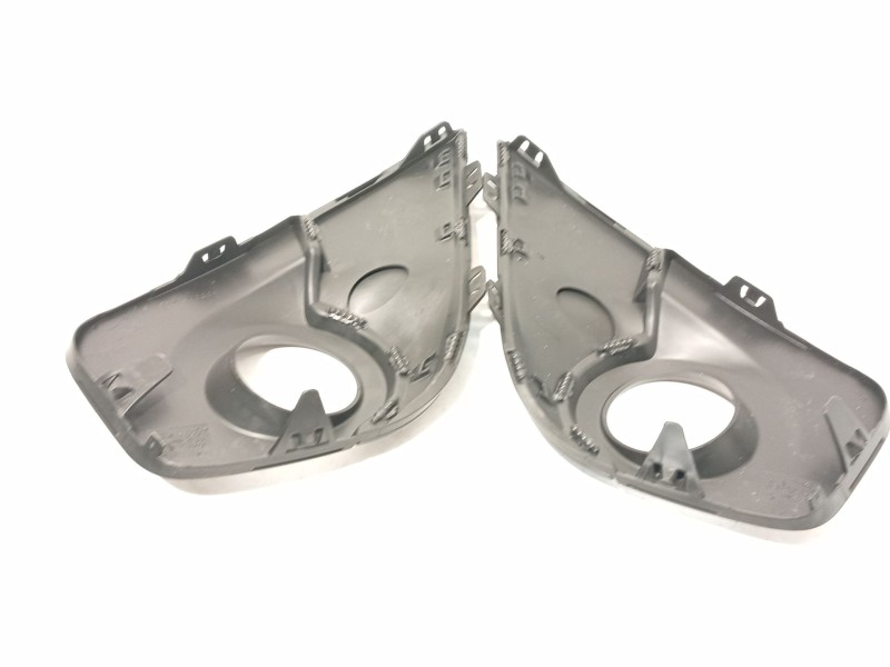 Recambio de rejilla paragolpes delantero para renault twingo ii (cn0_) 1.2 16v (cn0k, cn0v) referencia OEM IAM 7701209604  