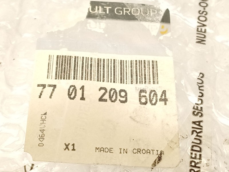 Recambio de rejilla paragolpes delantero para renault twingo ii (cn0_) 1.2 16v (cn0k, cn0v) referencia OEM IAM 7701209604  