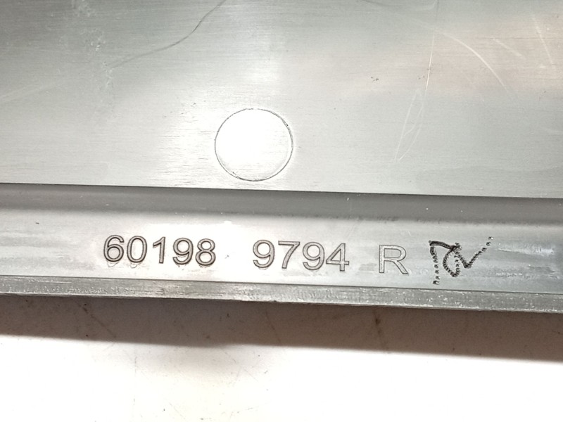Recambio de rejilla paragolpes derecha para dacia dokker furgoneta/monovolumen 1.6 referencia OEM IAM 601989794R  