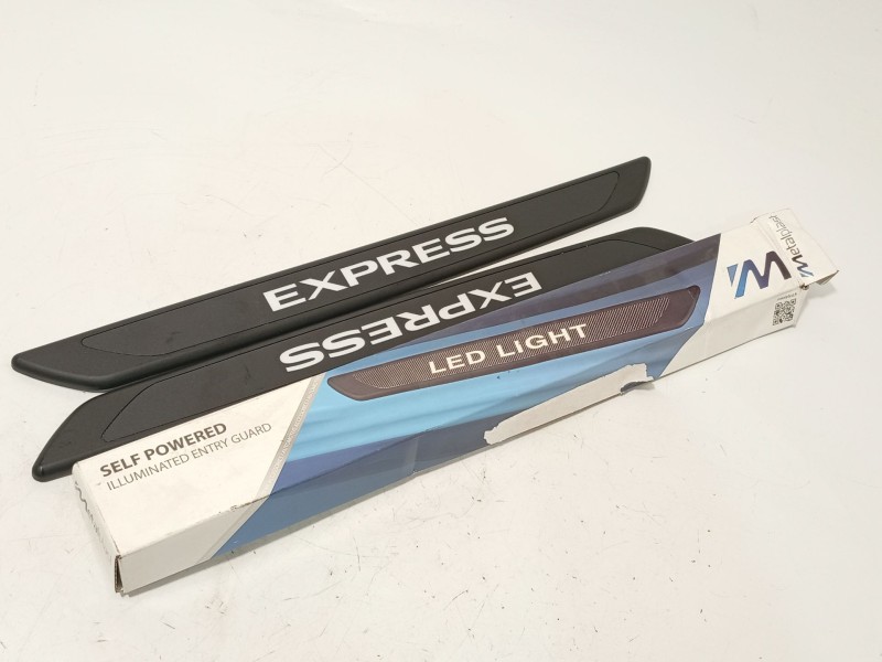 Recambio de molduras delanteras para renault express furgoneta/monovolumen 1.5 blue dci 75 (f6aa) referencia OEM IAM 7711945795 