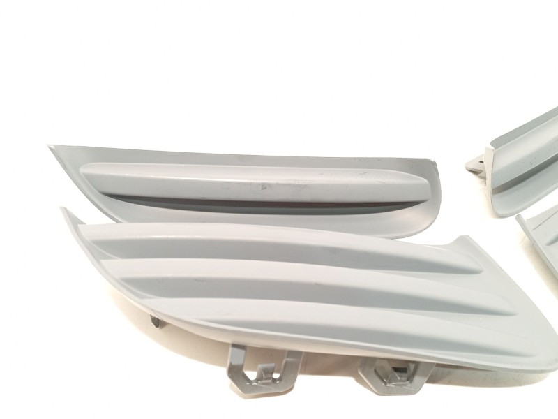 Recambio de molduras delanteras para renault clio iv grandtour (kh_) 1.2 tce 120 (khm0) referencia OEM IAM 620728875R  