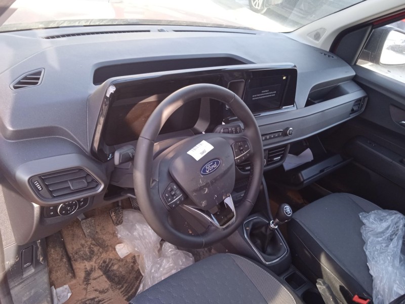 ford tourneo courier del año 2024