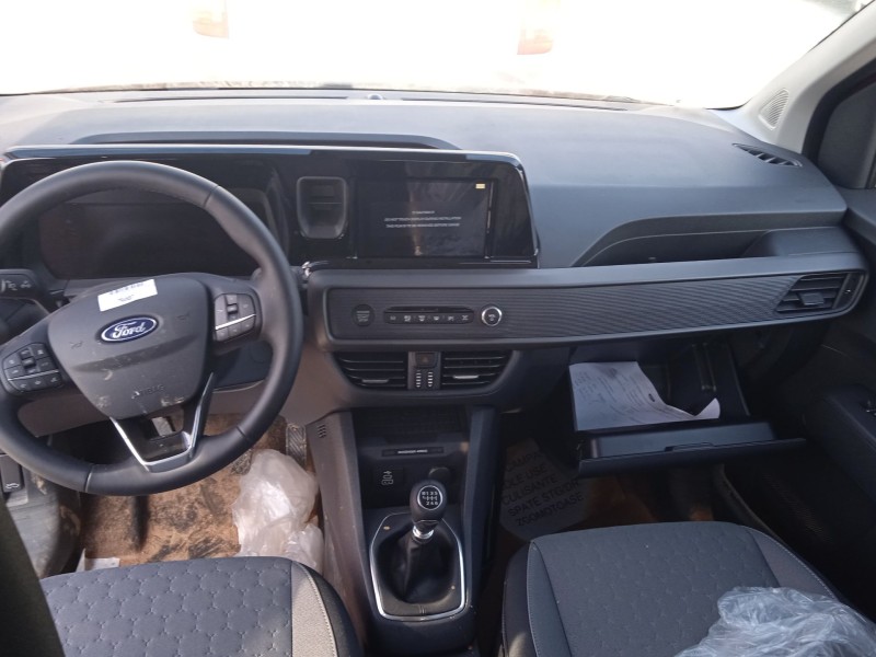 ford tourneo courier del año 2024