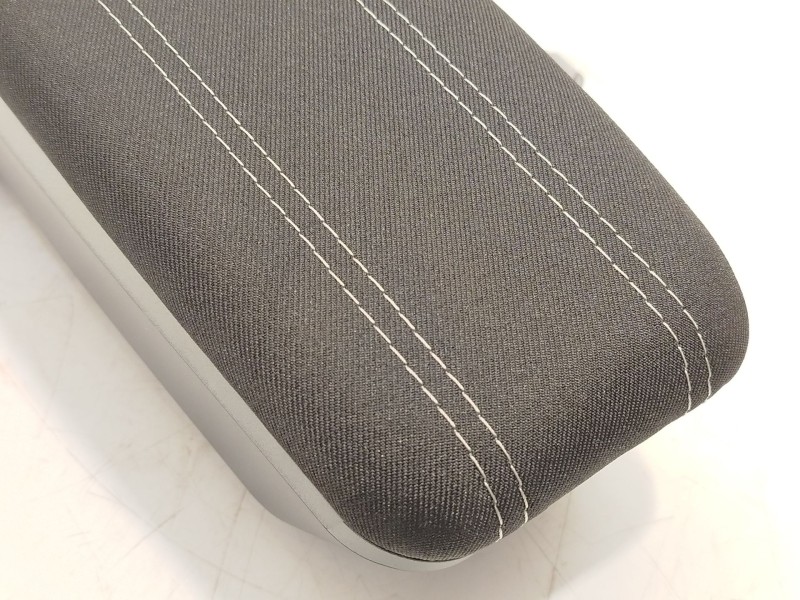 Recambio de apoyabrazos central para dacia sandero ii (b8_) 1.5 dci referencia OEM IAM 8201679842  