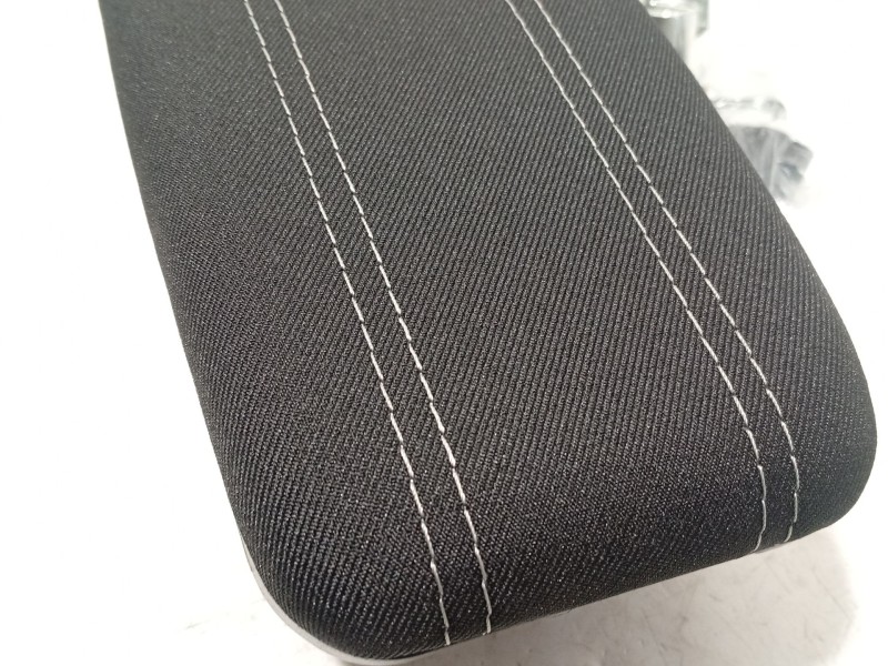 Recambio de apoyabrazos central para dacia sandero ii (b8_) 1.5 dci referencia OEM IAM 8201679842  