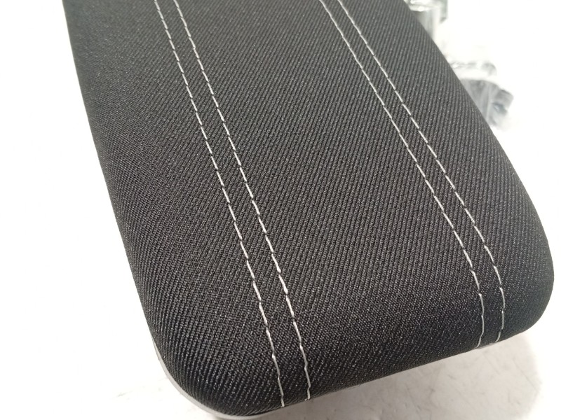 Recambio de apoyabrazos central para dacia sandero ii (b8_) 1.5 dci referencia OEM IAM 8201679842  