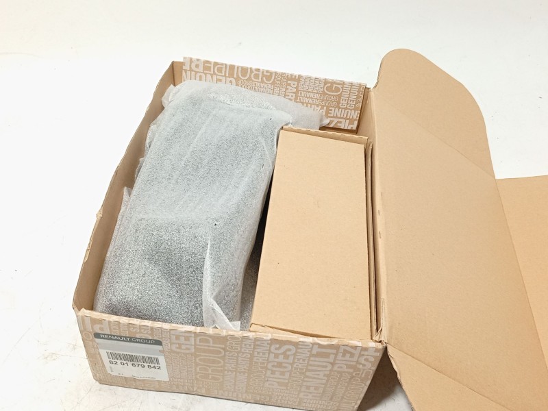 Recambio de apoyabrazos central para dacia sandero ii (b8_) 1.5 dci referencia OEM IAM 8201679842  